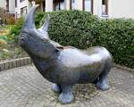 Freiburg, das Nashorn, als Wahrzeichen, steht vor dem Augustinum im Stadtteil St.Georgen, März 2025