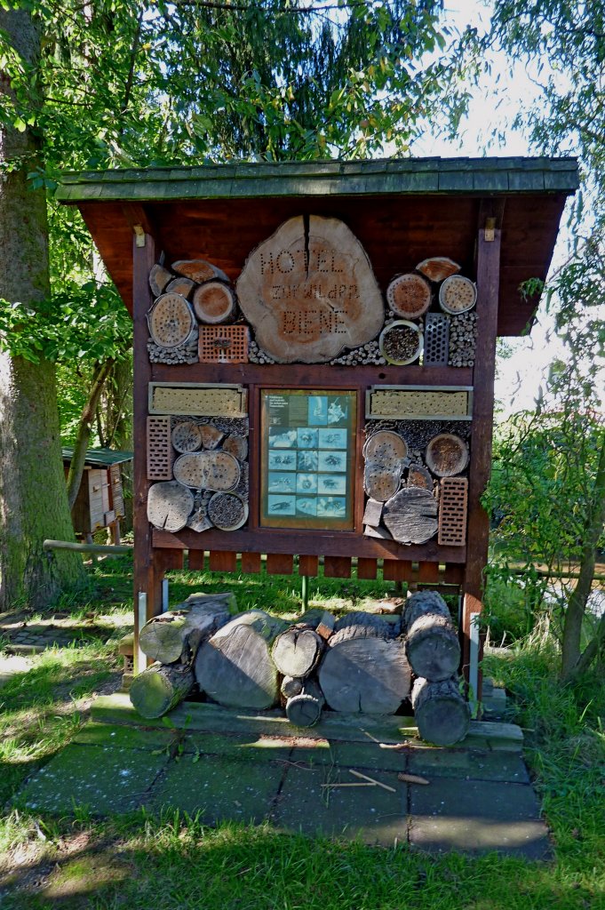 groes Insektenhotel, Bienenmuseum Lahr-Reichenbach, Okt.2012