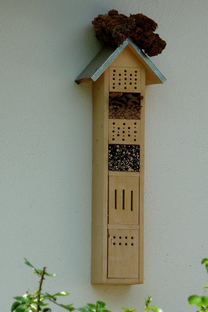 Insektenhotel, gesehen in Freiburg, Mai 2012