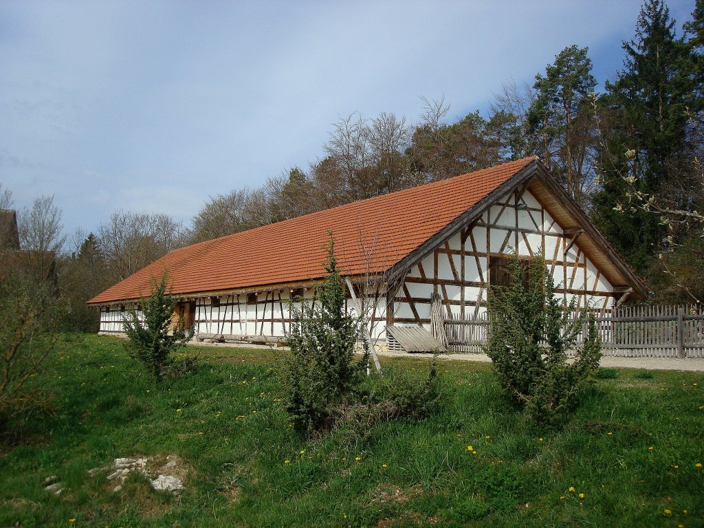 Neuhausen ob Eck, historischer Sommerschafstall von 1881, neu aufgebaut im Freilichtmuseum, April 2010