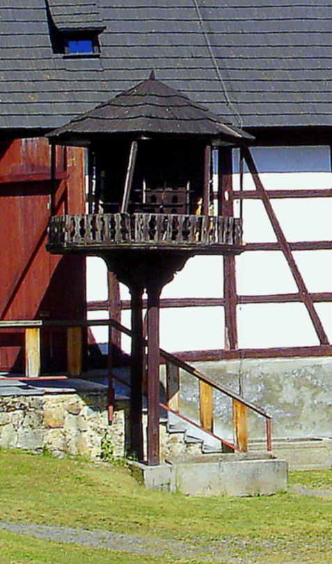 Taubenhaus im Hof der Burg Seeberg/Egerland, Mai 2007