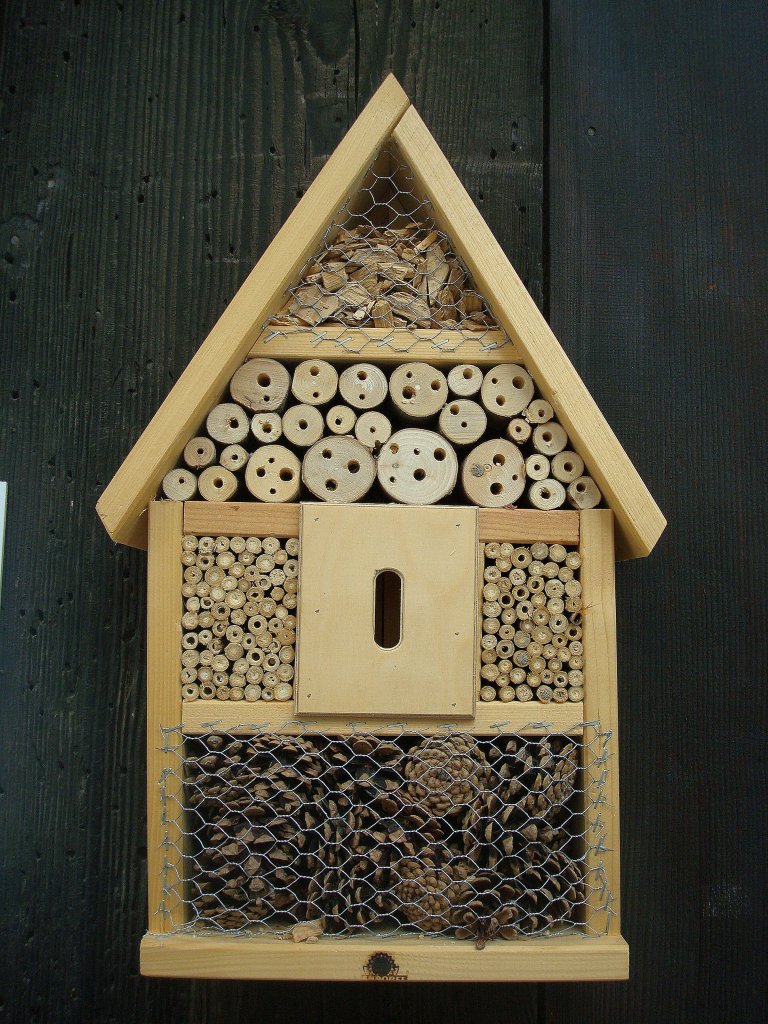 Weil am Rhein, ein Insektenhotel, gesehen im Landwirtschaftsmuseum, Juli 2011