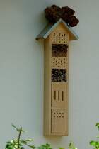 Insektenhotel, gesehen in Freiburg, Mai 2012