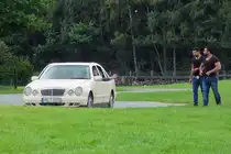 Hier bin ich mir nicht sicher, ob es sich um Verwandte der Gorilla oder doch nur um einfache Kamele handelt, die hier im Serengetipark herumlaufen, 9.9.15 