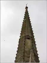 Norwich. F�r die Stadtbesichtigung am 06.05.2018 hatte ich leider mein Tele nicht eingesteckt. Dennoch m�chte ich dieses Foto der Turmspitze der Cathedral zeigen, an dem der Nistplatz eines Turmfalken zu erkennen ist. Links im Bild ist klein der Vogel zu sehen. Einen Live-Blick in den Nistplatz gew�hrt die Kamera des Hawk and Owl Trust:  
https://hawkandowltrust.org/web-cam-live/norwich-cathedral-side
