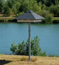 k�nstliche Schwalbennester, aufgestellt am Rhein-Rhone-Kanal bei Niffer/Oberelsa�, Juli 2018