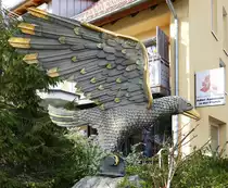 March-Hugstetten, vor der Adlerapotheke in Hugstetten steht ein imposanter Adler, M�rz 2023