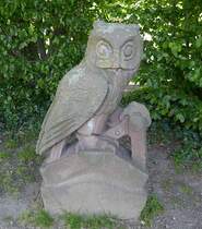 Freiburg, die  Eule  steht im Stadtgarten, Knstlerin Eva Eisenlohr, Juli 2023