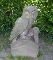 Freiburg, die  Eule  steht im Stadtgarten, K�nstlerin Eva Eisenlohr, Juli 2023