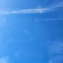 Die Formation der Kraniche l�dt zum Bilderraten ein. (Hattingen, Oktober 2024)