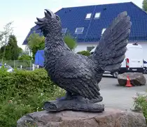 der Auerhahn stehr vor dem Hotel-Restaurant Auerhahn in Bad Wildbad/Nordschwarzwald, Sept.2026