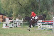 Springreiter mit Pferd bei den Bodensee-Classics am 26.5.2002 in Aach.